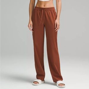 Lululemon straight leg MR Luxtreme pant regular NWT